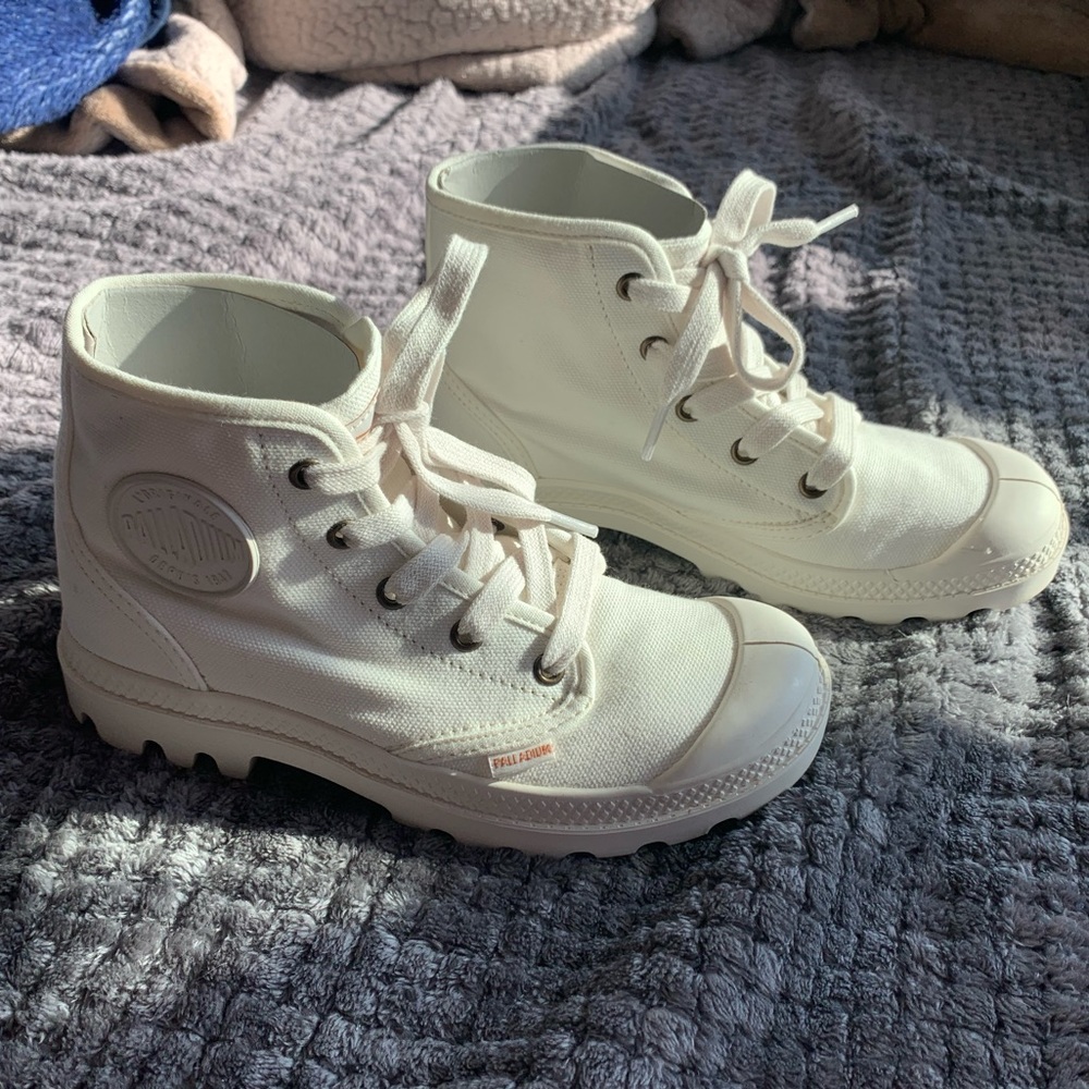 Pampa Hi Boots by Palladium Size 5.5